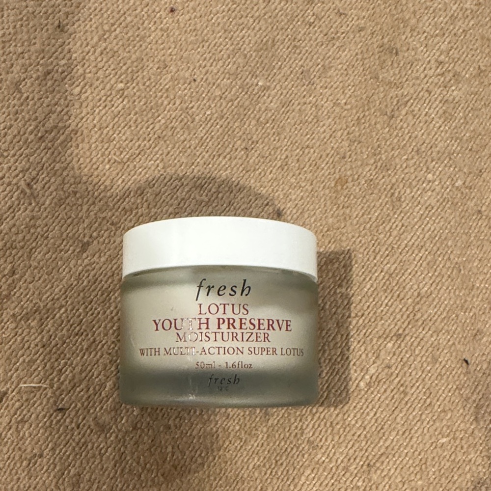 fresh Lotus Youth Preserve Moisturizer - White